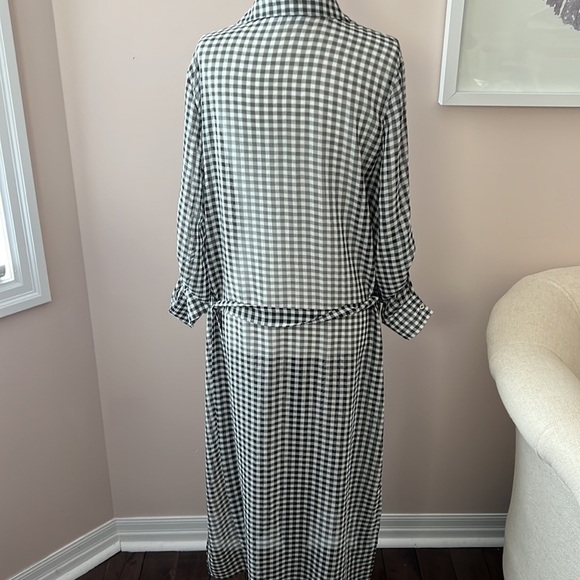 Calvin Klein l Button Up Dress Cover - Picture 2 of 3